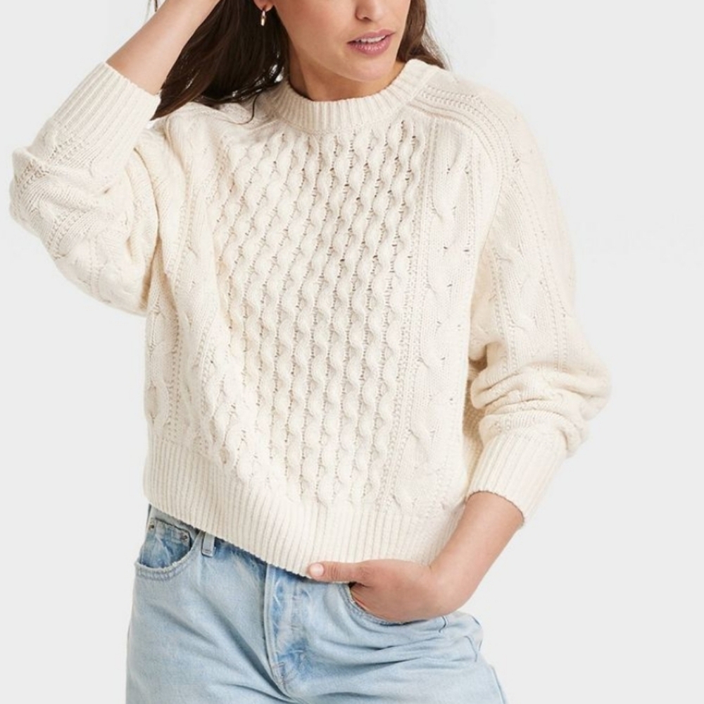 NWOT Universal Thread Cream Loose Fit Sweater Size Small